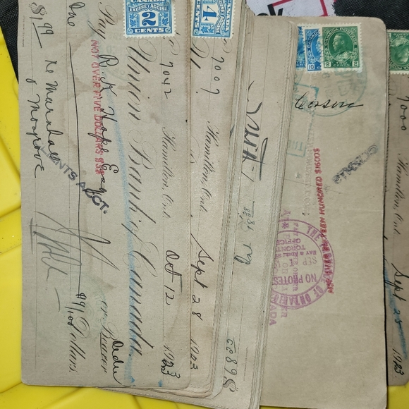 1723 cheqs - Picture 1 of 2